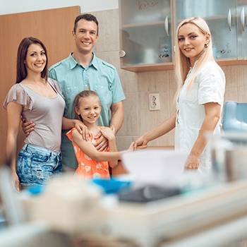 Family arriving to see dentist